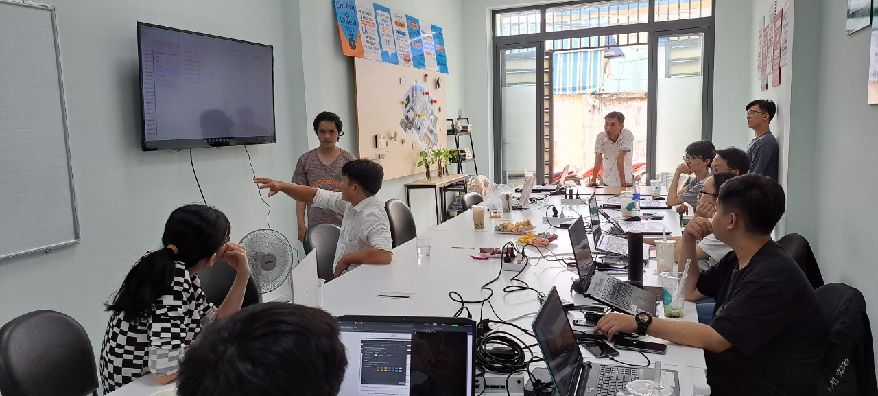 Doi ngu co van va thanh vien CLB Cyb3r AD tai OpenLAB RD57