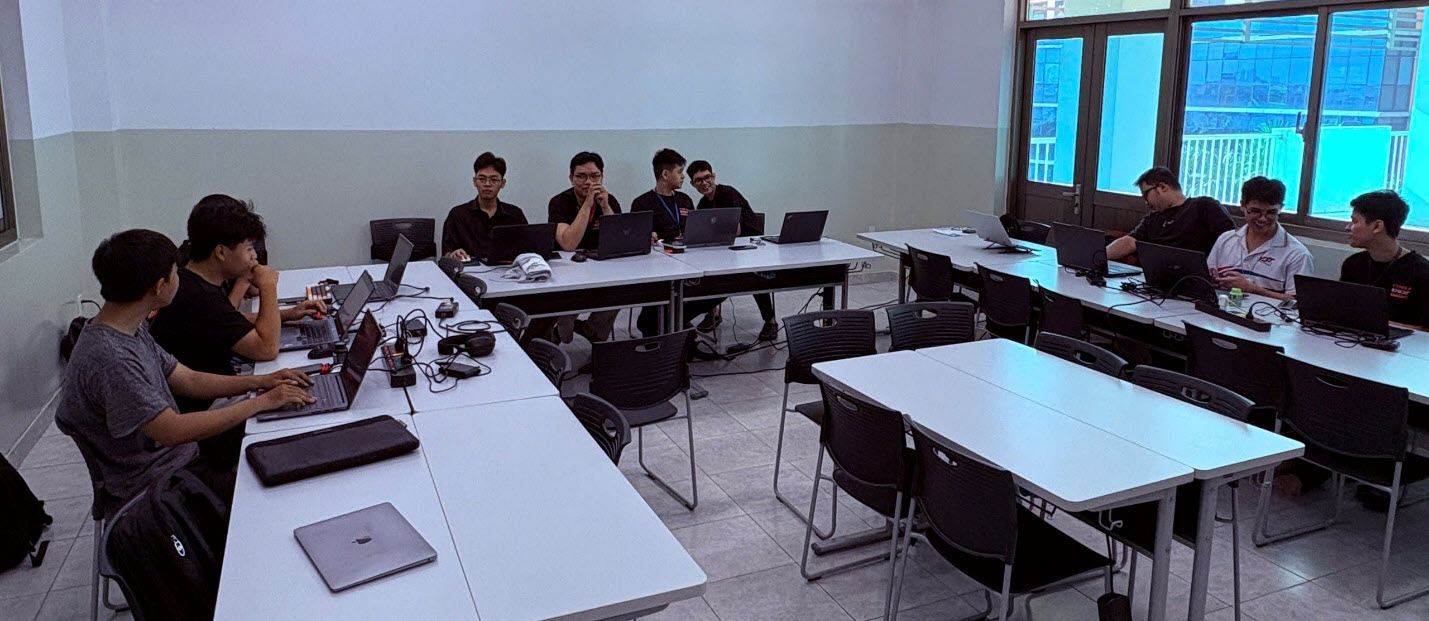 Đội tuyển sinh viên thực hành CTF tại môi trường Cybersecurity Lab