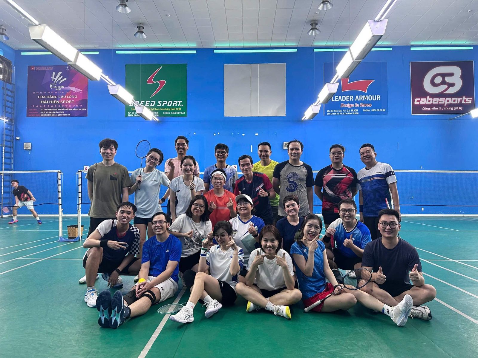Ảnh tập thể đại diện CLB CL57PRO và CLB Cầu lông Công ty Amway trong buổi giao lưu cầu lông ngày 10/10/2026